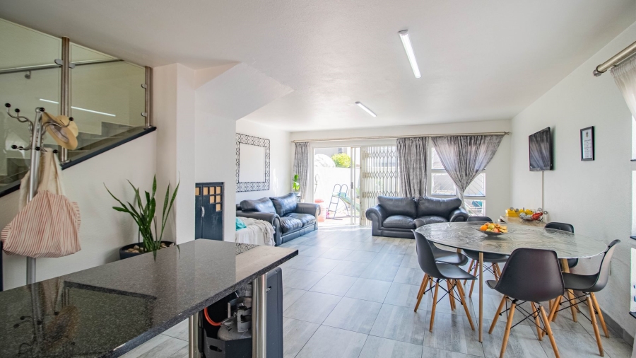 2 Bedroom Property for Sale in Bassonia Gauteng