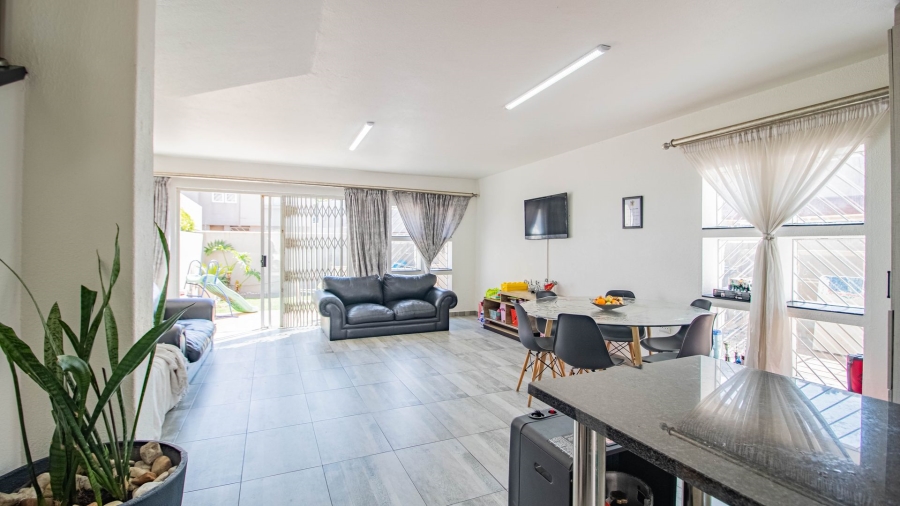 2 Bedroom Property for Sale in Bassonia Gauteng