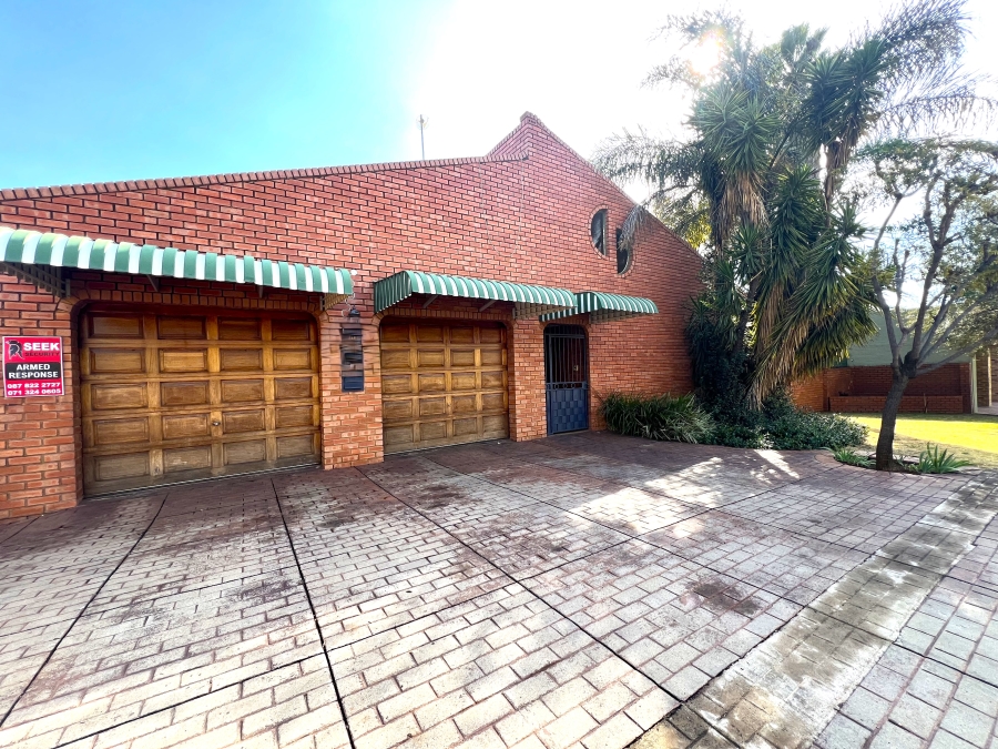 5 Bedroom Property for Sale in Pierre Van Ryneveld Gauteng