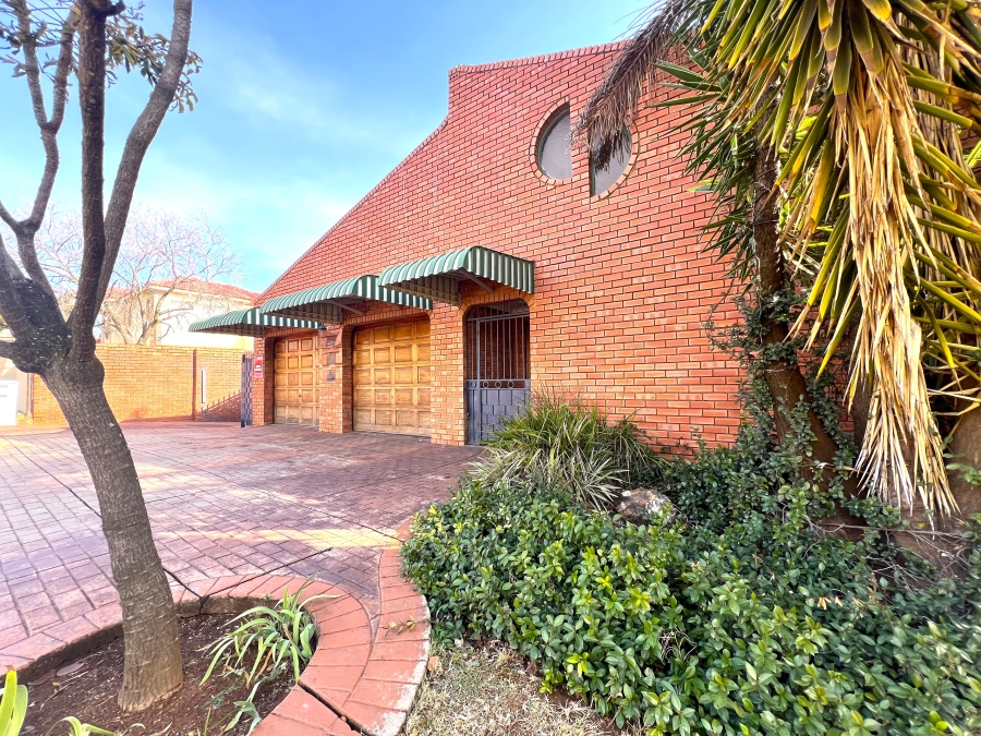 5 Bedroom Property for Sale in Pierre Van Ryneveld Gauteng