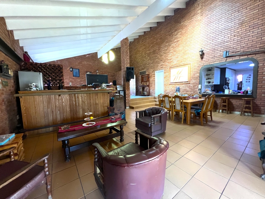 5 Bedroom Property for Sale in Pierre Van Ryneveld Gauteng