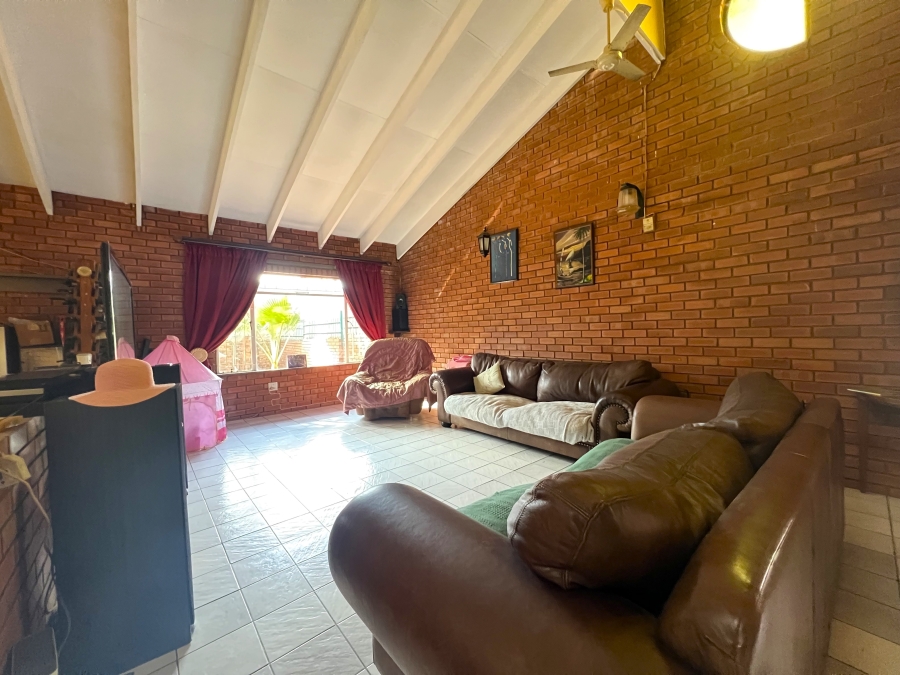 5 Bedroom Property for Sale in Pierre Van Ryneveld Gauteng