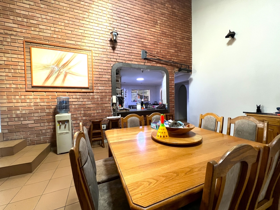 5 Bedroom Property for Sale in Pierre Van Ryneveld Gauteng