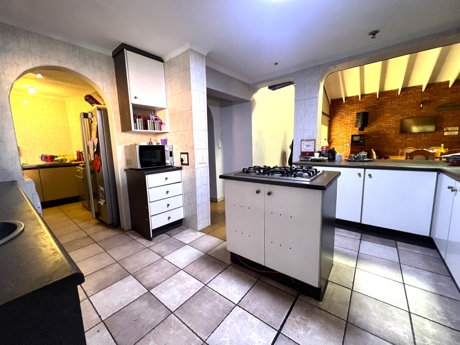 5 Bedroom Property for Sale in Pierre Van Ryneveld Gauteng