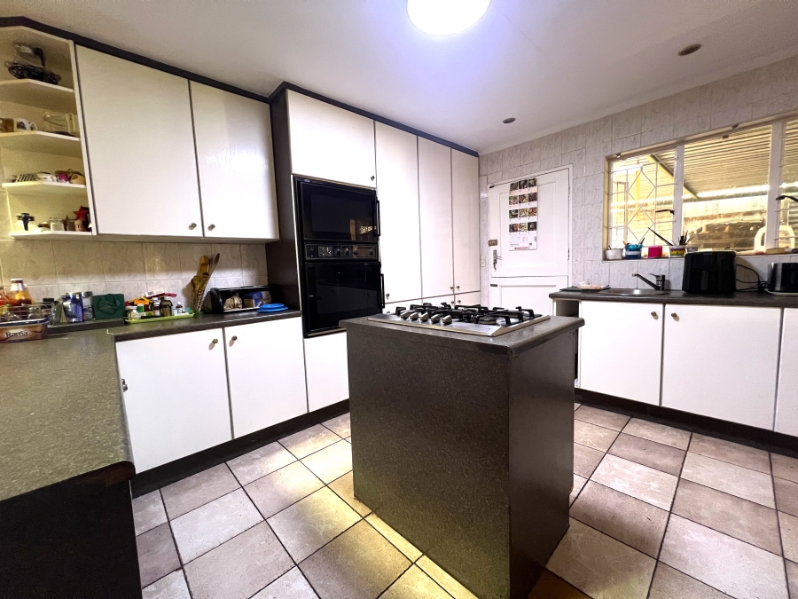 5 Bedroom Property for Sale in Pierre Van Ryneveld Gauteng