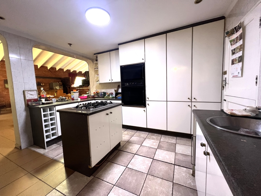5 Bedroom Property for Sale in Pierre Van Ryneveld Gauteng