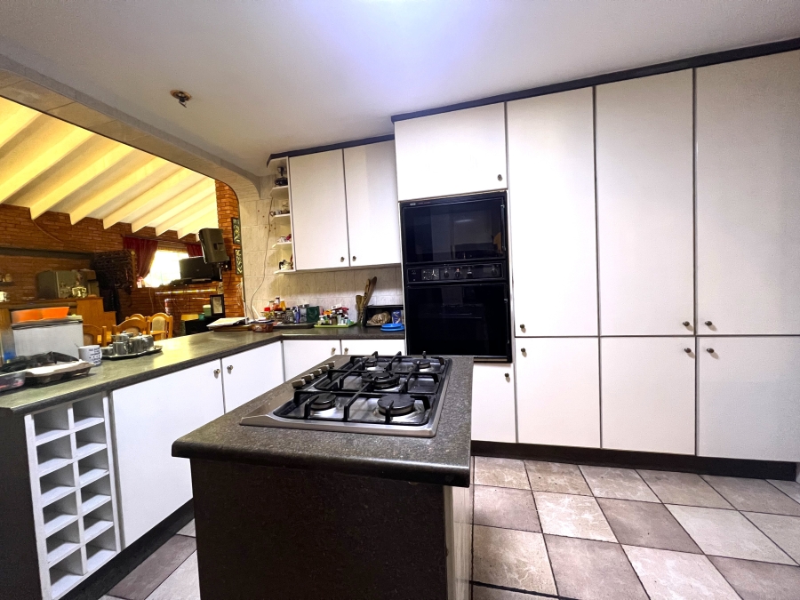 5 Bedroom Property for Sale in Pierre Van Ryneveld Gauteng