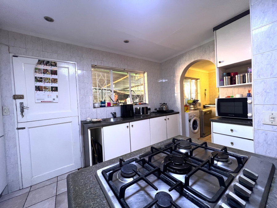 5 Bedroom Property for Sale in Pierre Van Ryneveld Gauteng
