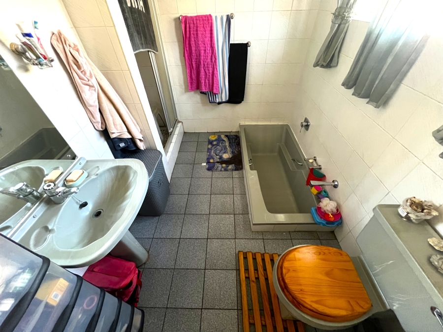 5 Bedroom Property for Sale in Pierre Van Ryneveld Gauteng