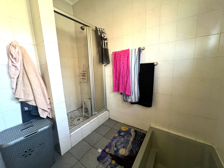 5 Bedroom Property for Sale in Pierre Van Ryneveld Gauteng