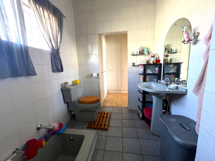 5 Bedroom Property for Sale in Pierre Van Ryneveld Gauteng