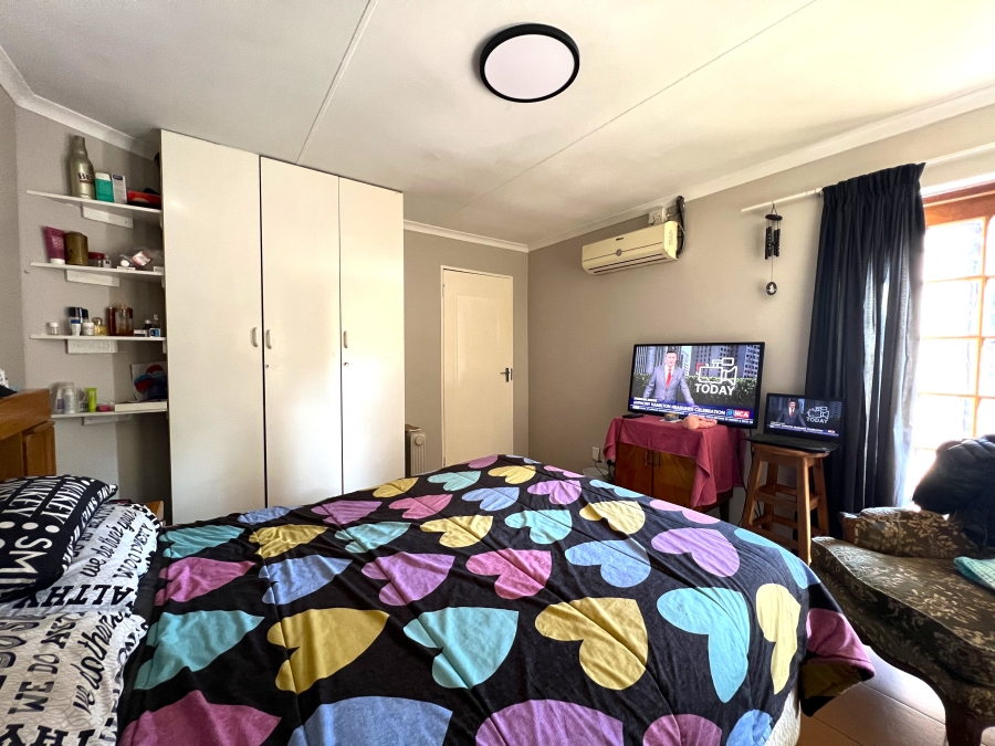 5 Bedroom Property for Sale in Pierre Van Ryneveld Gauteng
