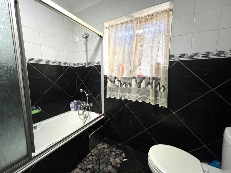 5 Bedroom Property for Sale in Pierre Van Ryneveld Gauteng