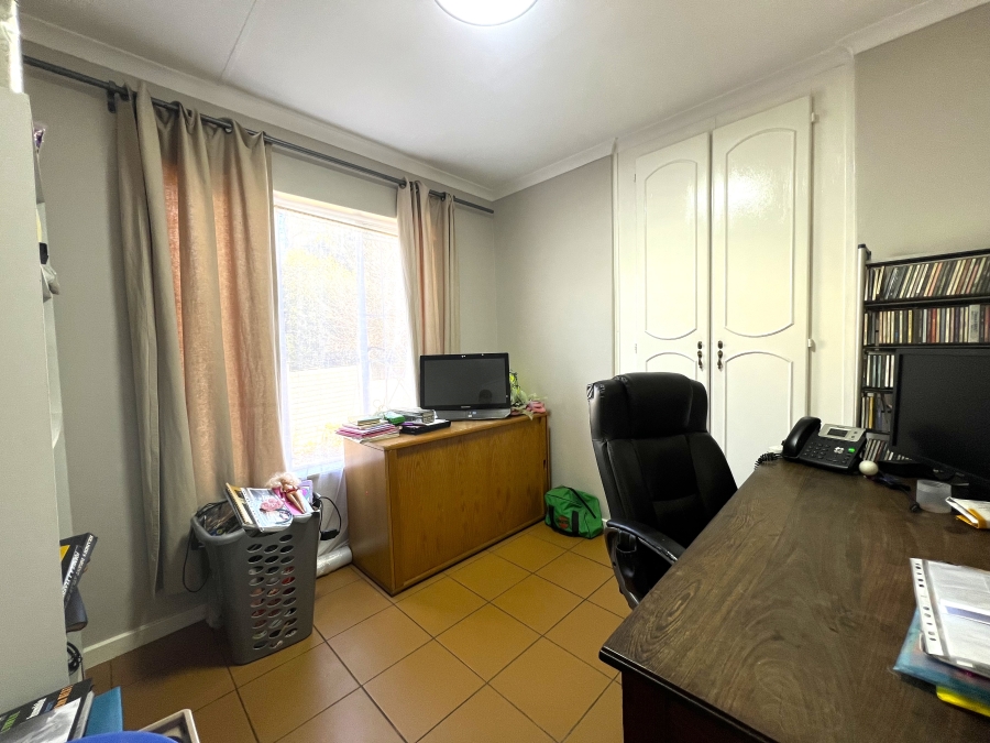 5 Bedroom Property for Sale in Pierre Van Ryneveld Gauteng