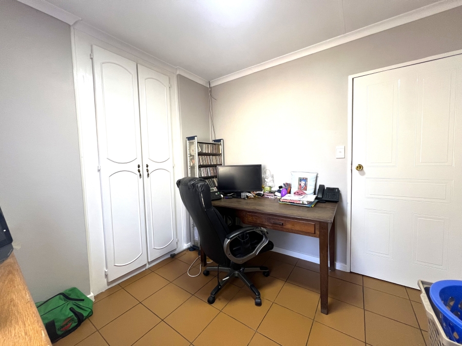 5 Bedroom Property for Sale in Pierre Van Ryneveld Gauteng
