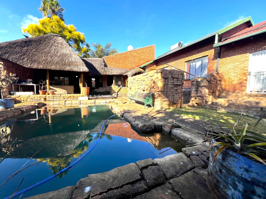 5 Bedroom Property for Sale in Pierre Van Ryneveld Gauteng