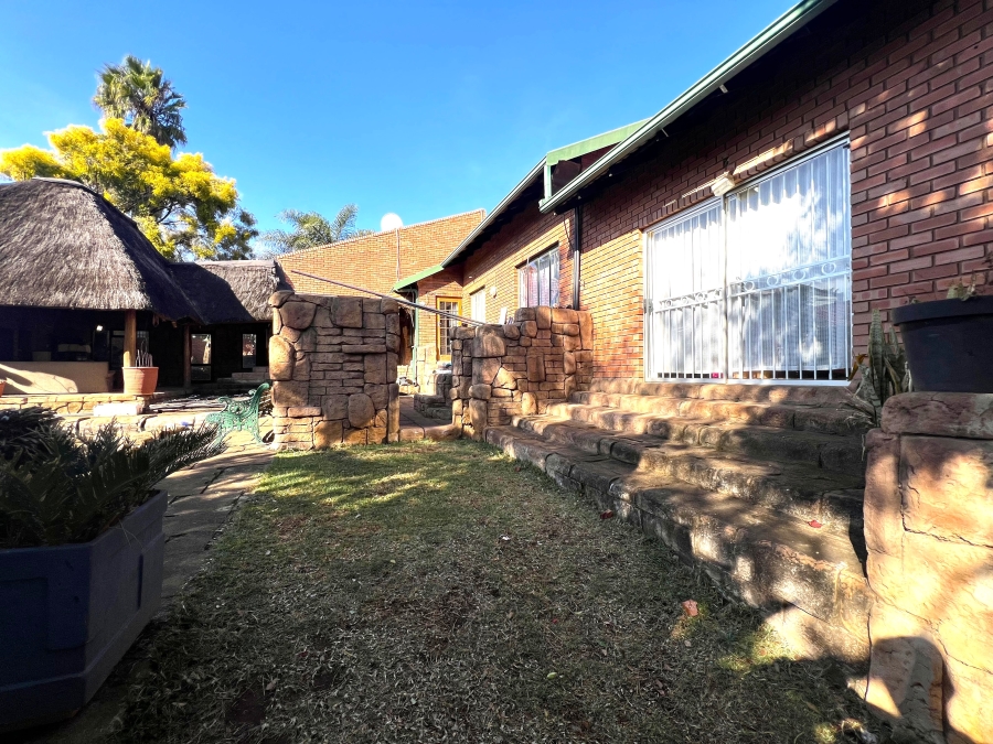 5 Bedroom Property for Sale in Pierre Van Ryneveld Gauteng