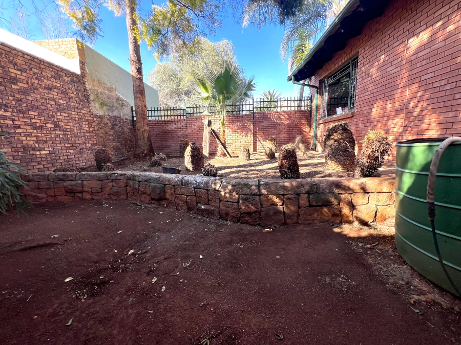 5 Bedroom Property for Sale in Pierre Van Ryneveld Gauteng