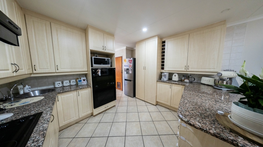 3 Bedroom Property for Sale in Eldoraigne Gauteng