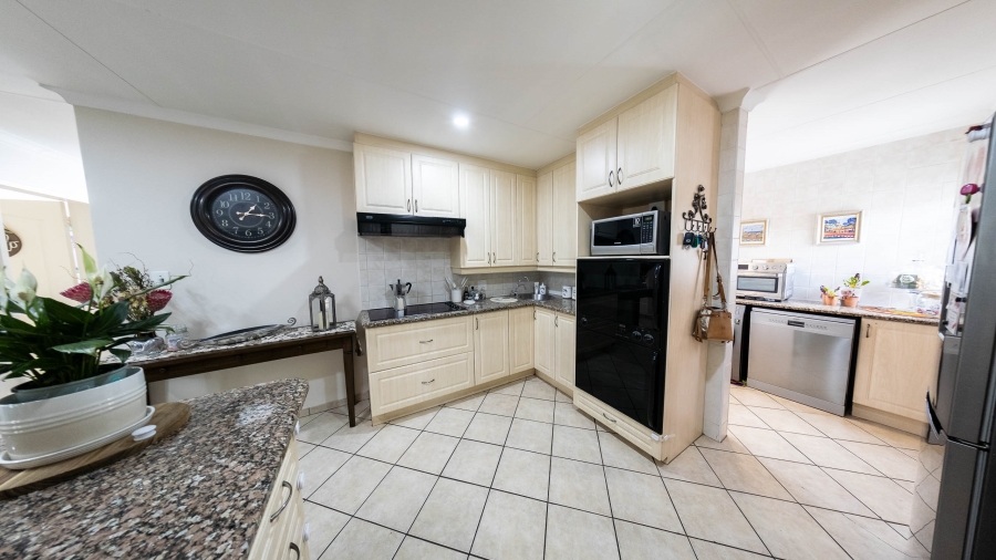 3 Bedroom Property for Sale in Eldoraigne Gauteng