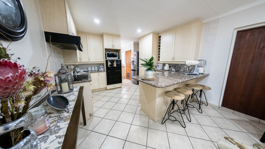 3 Bedroom Property for Sale in Eldoraigne Gauteng