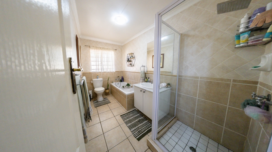 3 Bedroom Property for Sale in Eldoraigne Gauteng