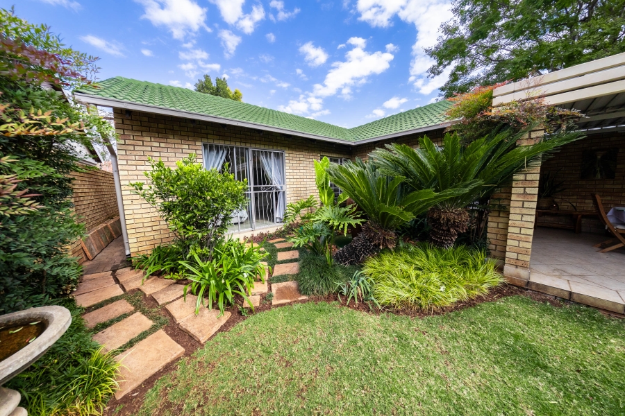 3 Bedroom Property for Sale in Eldoraigne Gauteng