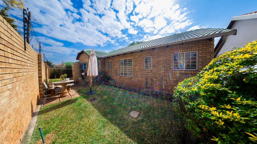 3 Bedroom Property for Sale in Eldoraigne Gauteng
