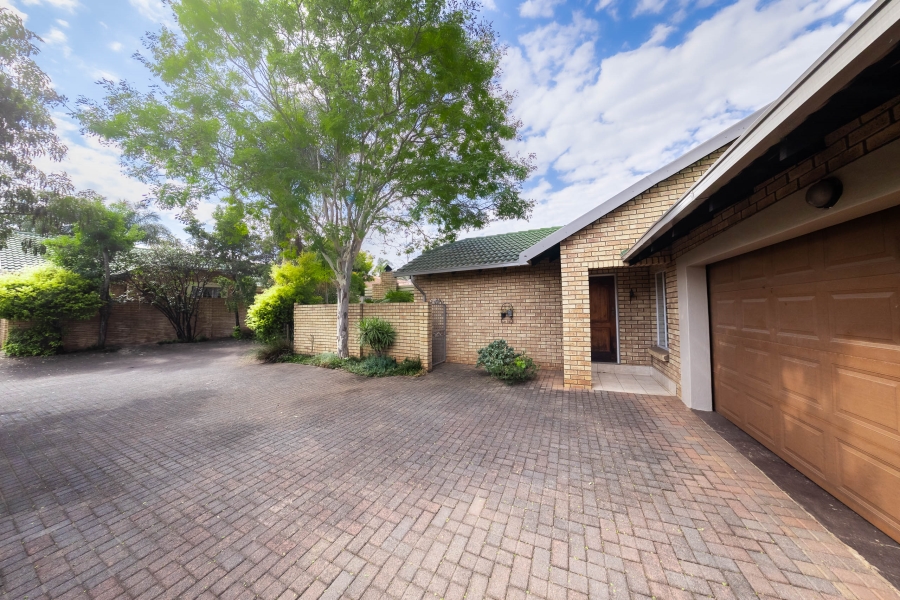 3 Bedroom Property for Sale in Eldoraigne Gauteng