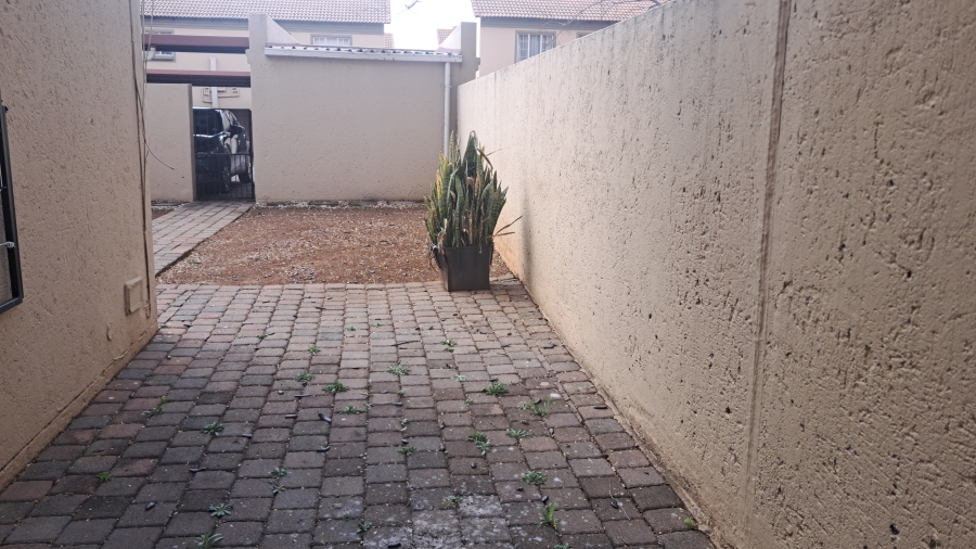 2 Bedroom Property for Sale in Willow Park Manor Gauteng