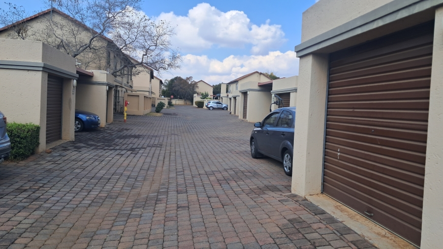 2 Bedroom Property for Sale in Willow Park Manor Gauteng