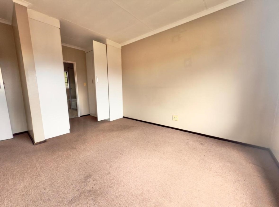 3 Bedroom Property for Sale in Sonneveld Gauteng