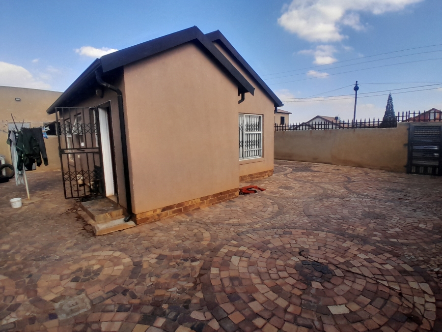 2 Bedroom Property for Sale in Bram Fischerville Gauteng