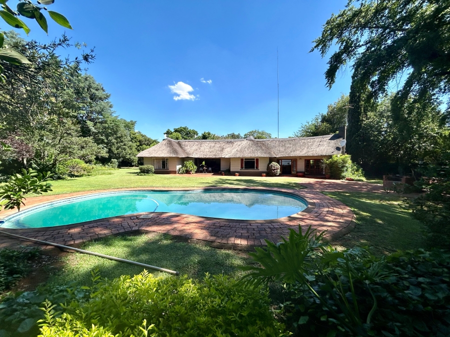 5 Bedroom Property for Sale in Clubview Gauteng
