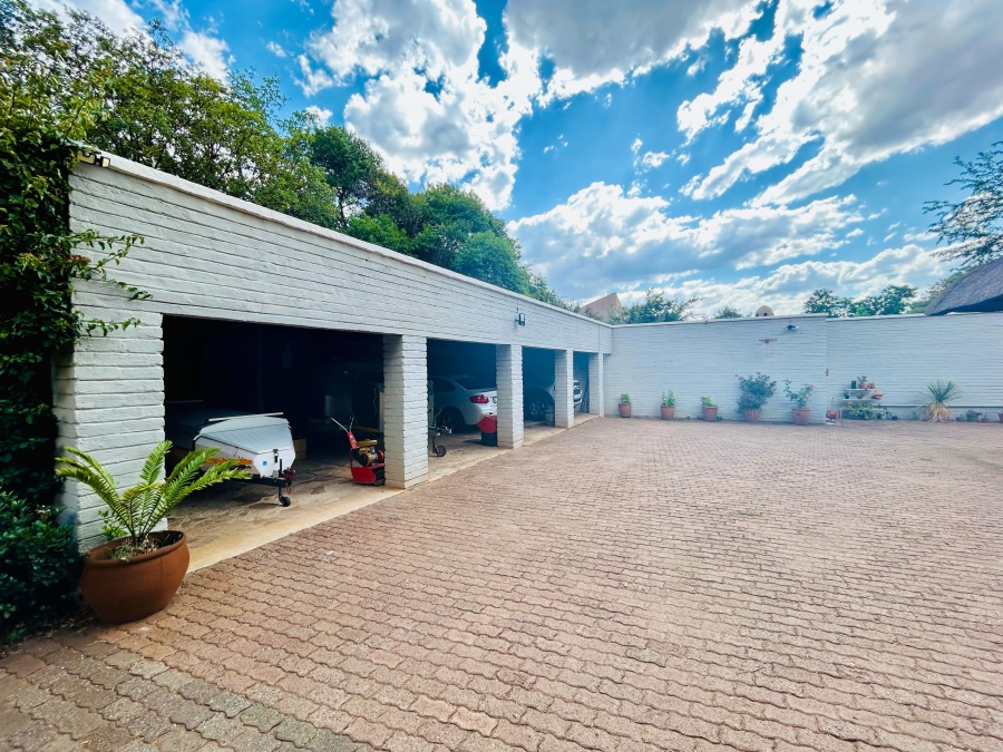 5 Bedroom Property for Sale in Clubview Gauteng