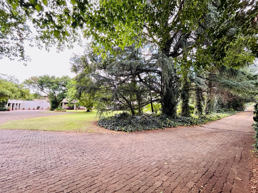 5 Bedroom Property for Sale in Clubview Gauteng