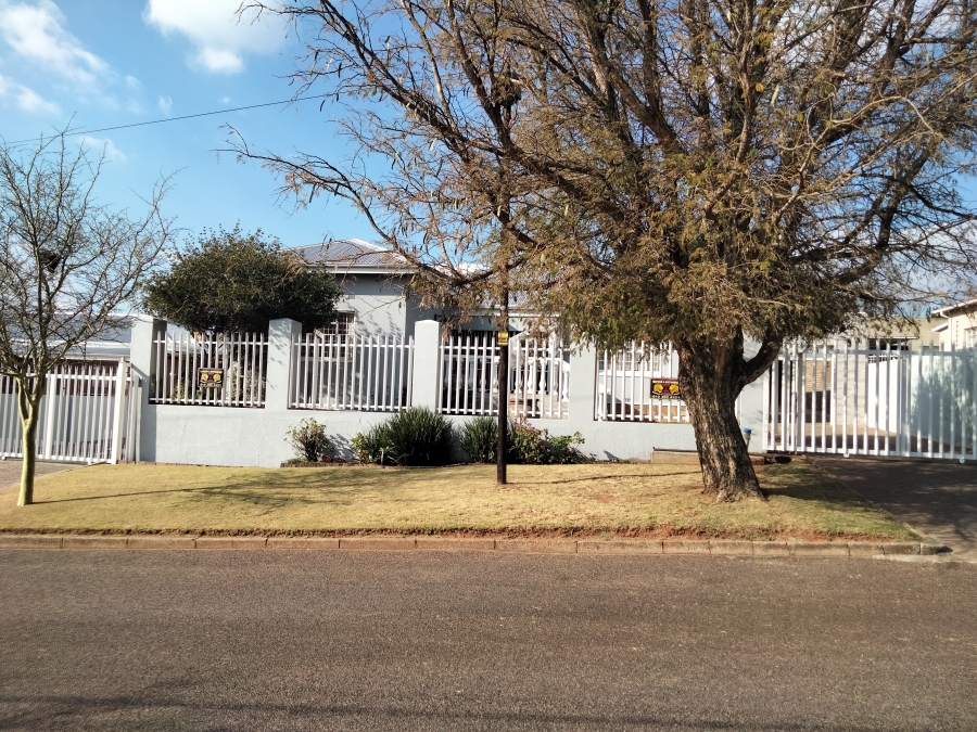 3 Bedroom Property for Sale in Monument Gauteng