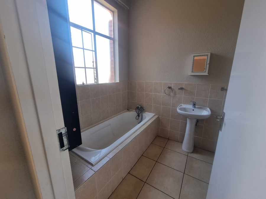 2 Bedroom Property for Sale in Honeydew Gauteng