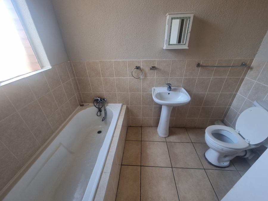 2 Bedroom Property for Sale in Honeydew Gauteng
