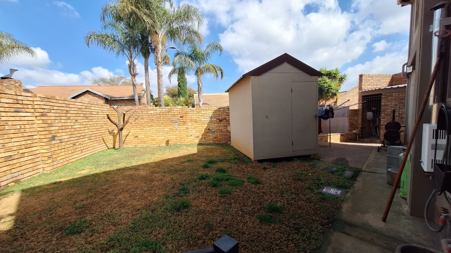 3 Bedroom Property for Sale in Thatchfield Estate Gauteng