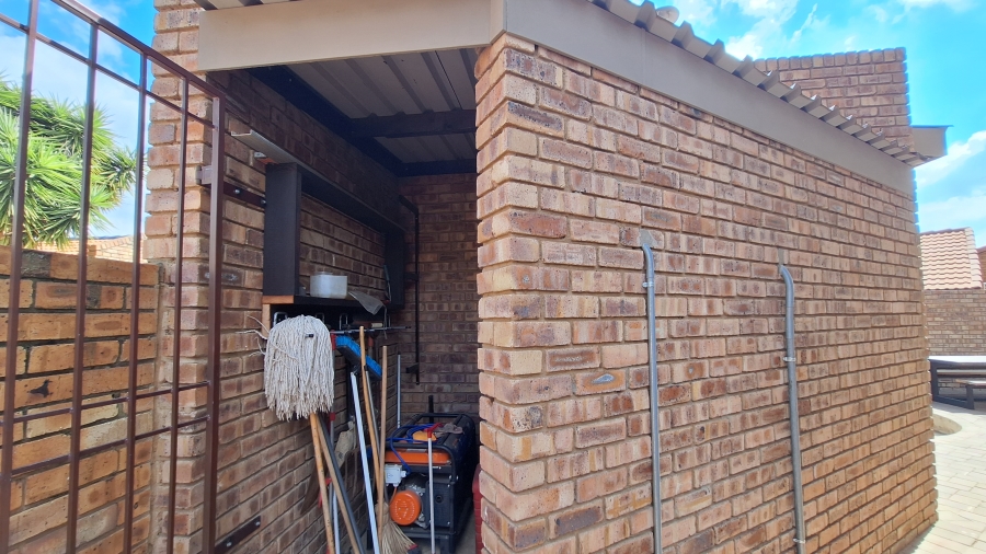 3 Bedroom Property for Sale in Thatchfield Estate Gauteng