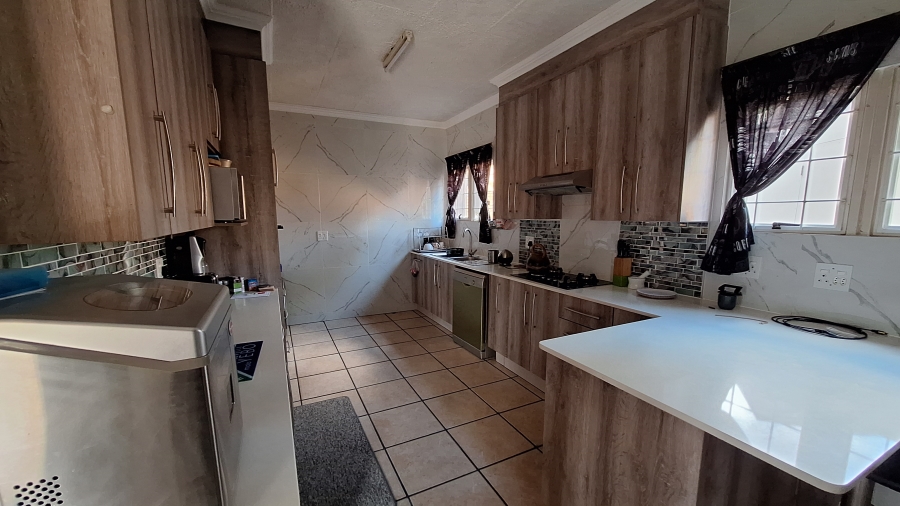 3 Bedroom Property for Sale in Thatchfield Estate Gauteng