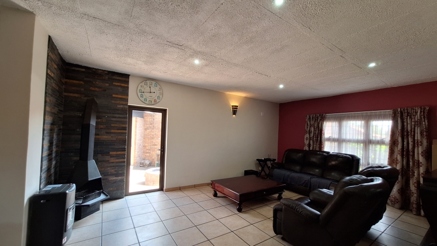 3 Bedroom Property for Sale in Thatchfield Estate Gauteng