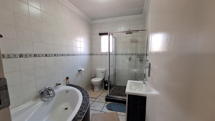 3 Bedroom Property for Sale in Thatchfield Estate Gauteng