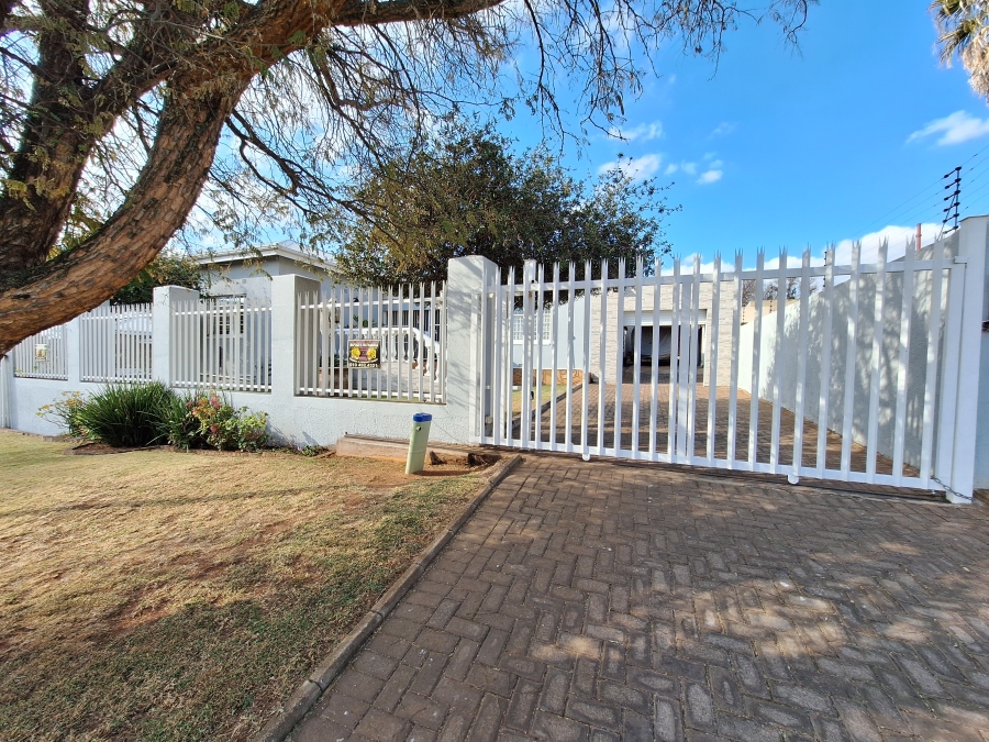 3 Bedroom Property for Sale in Monument Gauteng