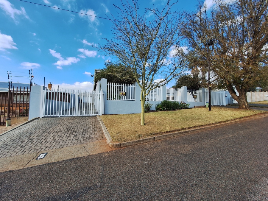3 Bedroom Property for Sale in Monument Gauteng