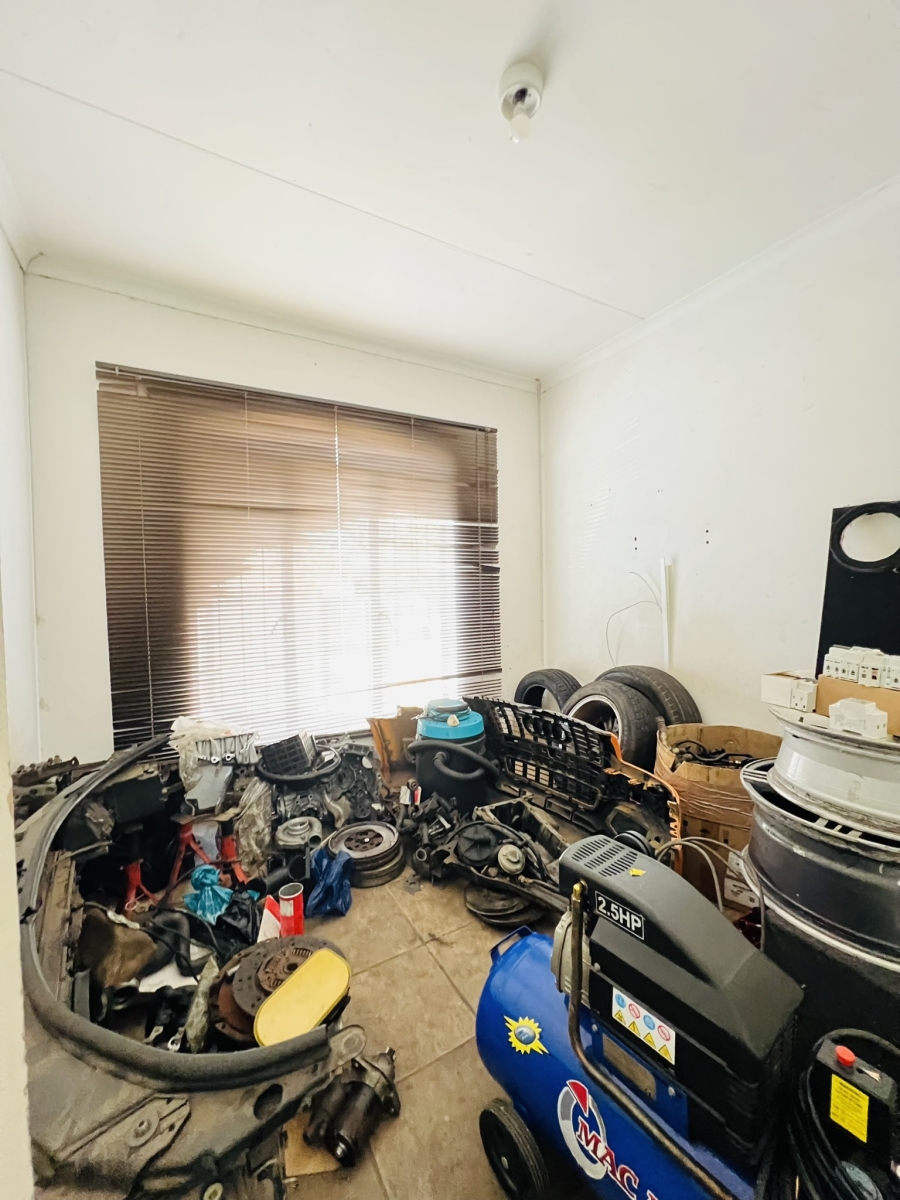 3 Bedroom Property for Sale in Lindhaven Gauteng