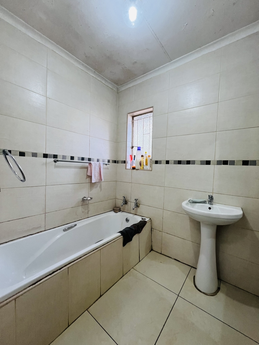 3 Bedroom Property for Sale in Lindhaven Gauteng