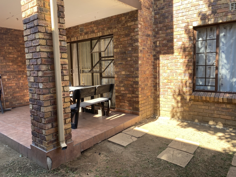 2 Bedroom Property for Sale in Sonneveld Gauteng