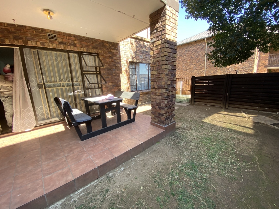 2 Bedroom Property for Sale in Sonneveld Gauteng
